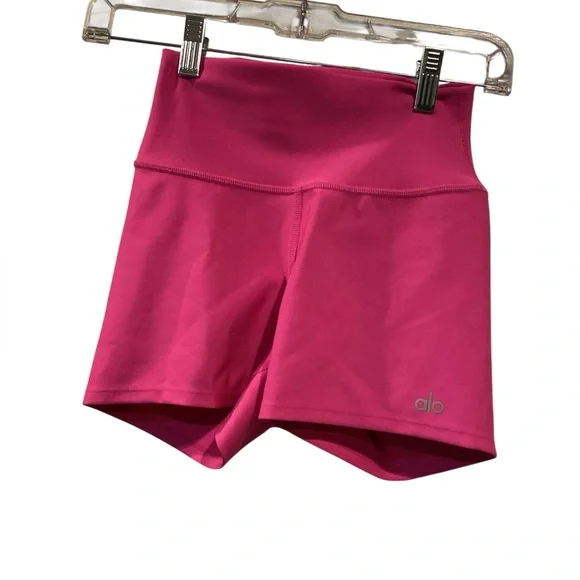 NWOT Alo Yoga shorts HOT PINK Size XS - Picture 2 of 5